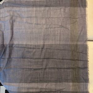 Elegant Gray Women's Scarf